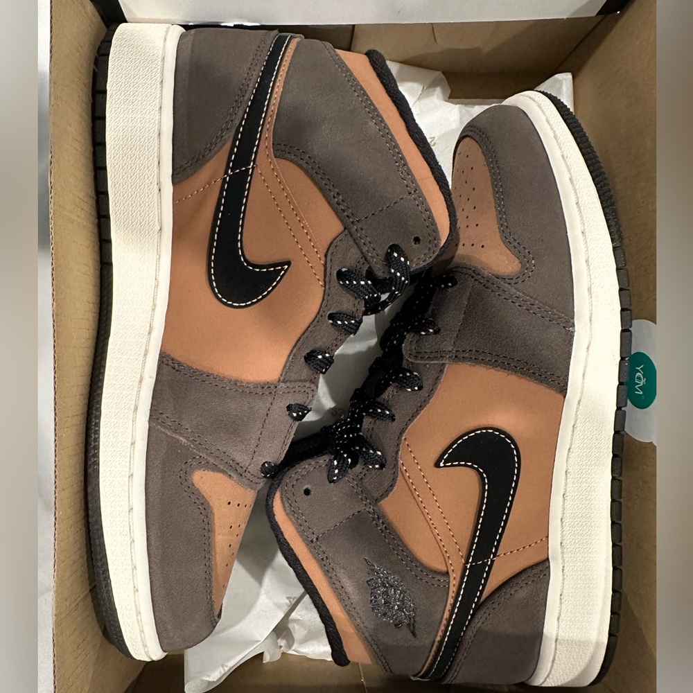 New Big Kid Size 6.5Y Jordan 1 Mid - Dark chocolate Suede, black & Crimson Bliss